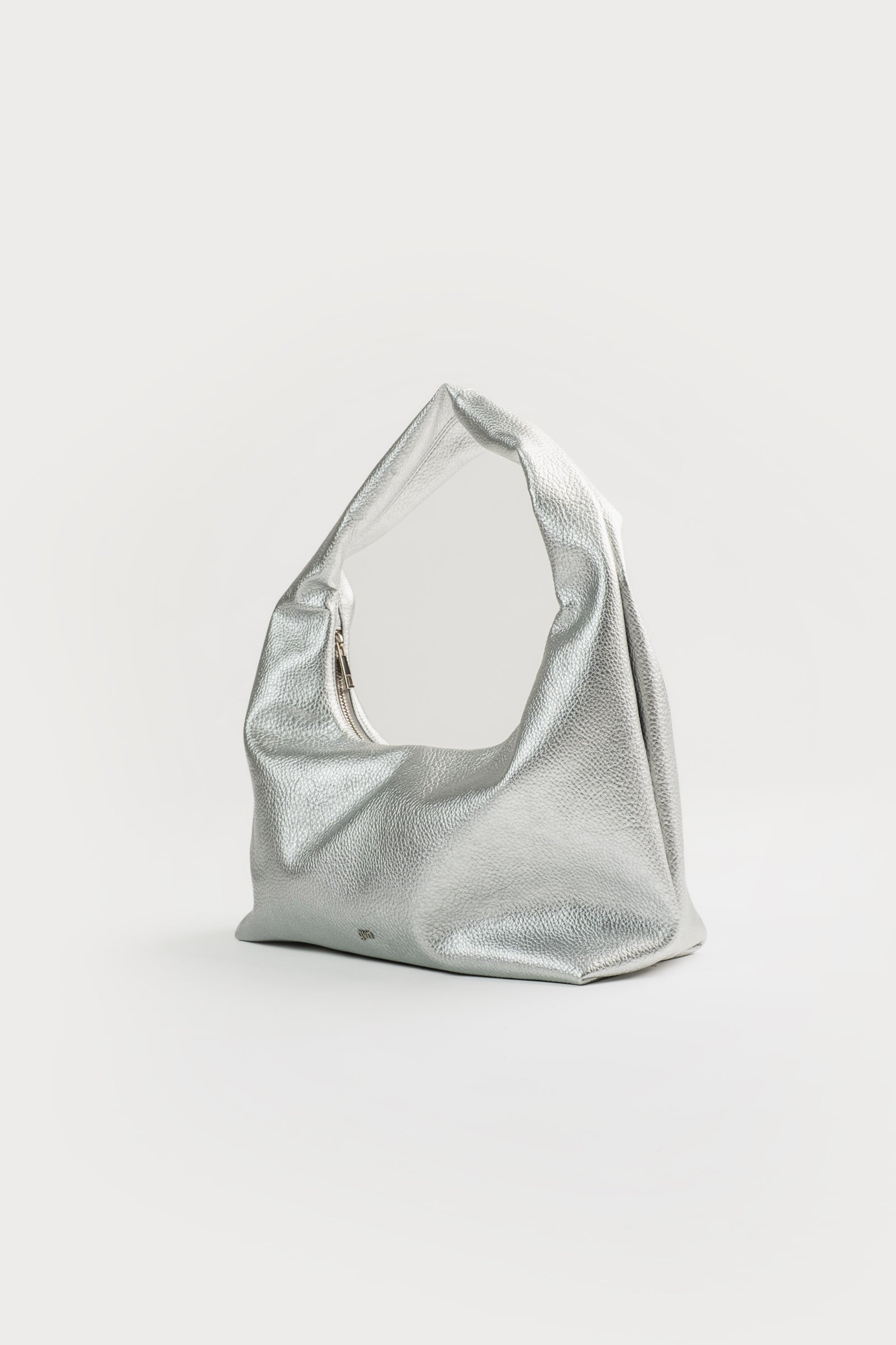Medium Hobo Bag in Silver (Heavy Pebbled)