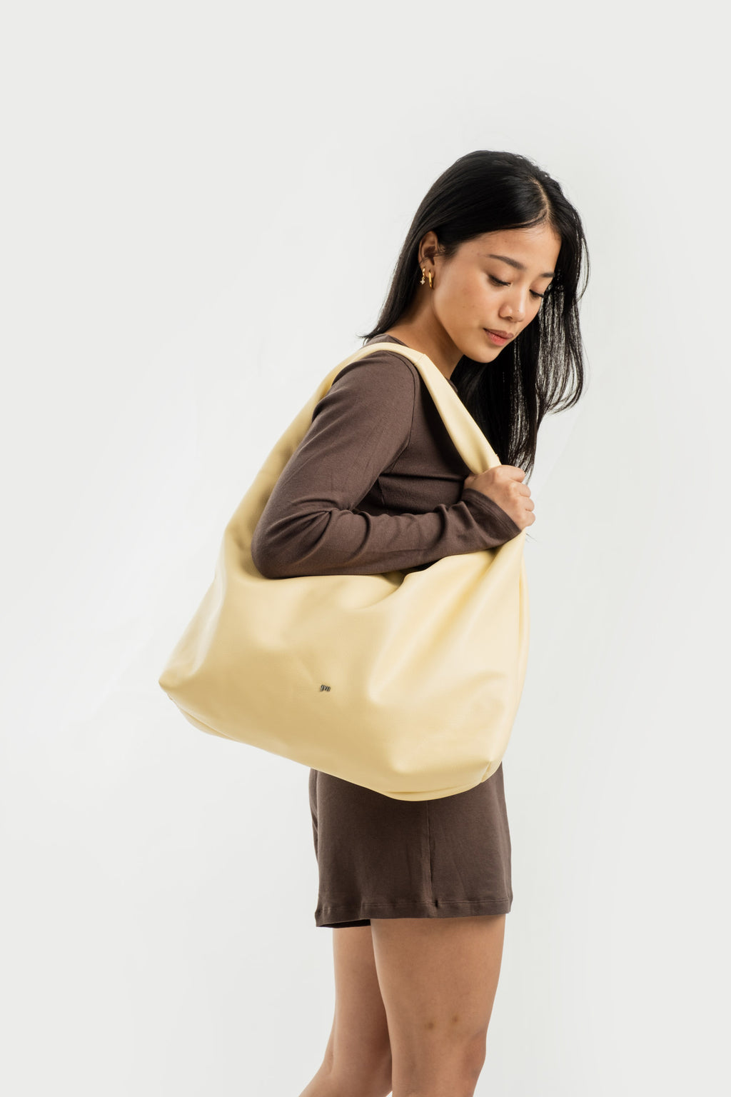 Large Hobo Bag in Butter (Light Pebbled)