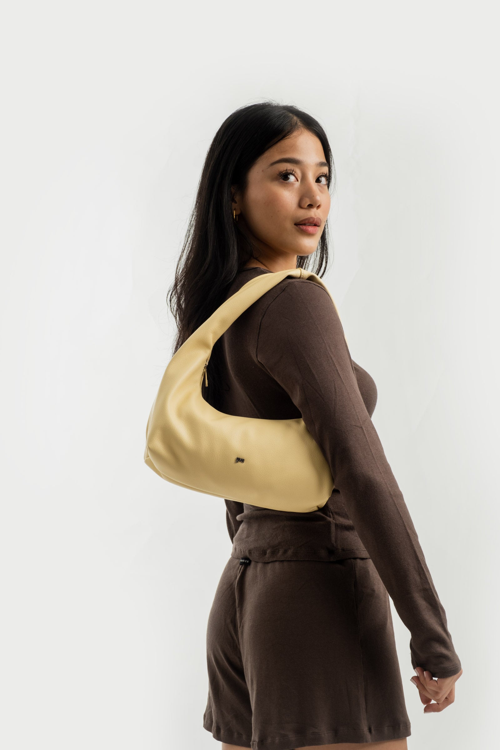 Small Hobo Bag in Butter (Light Pebbled)