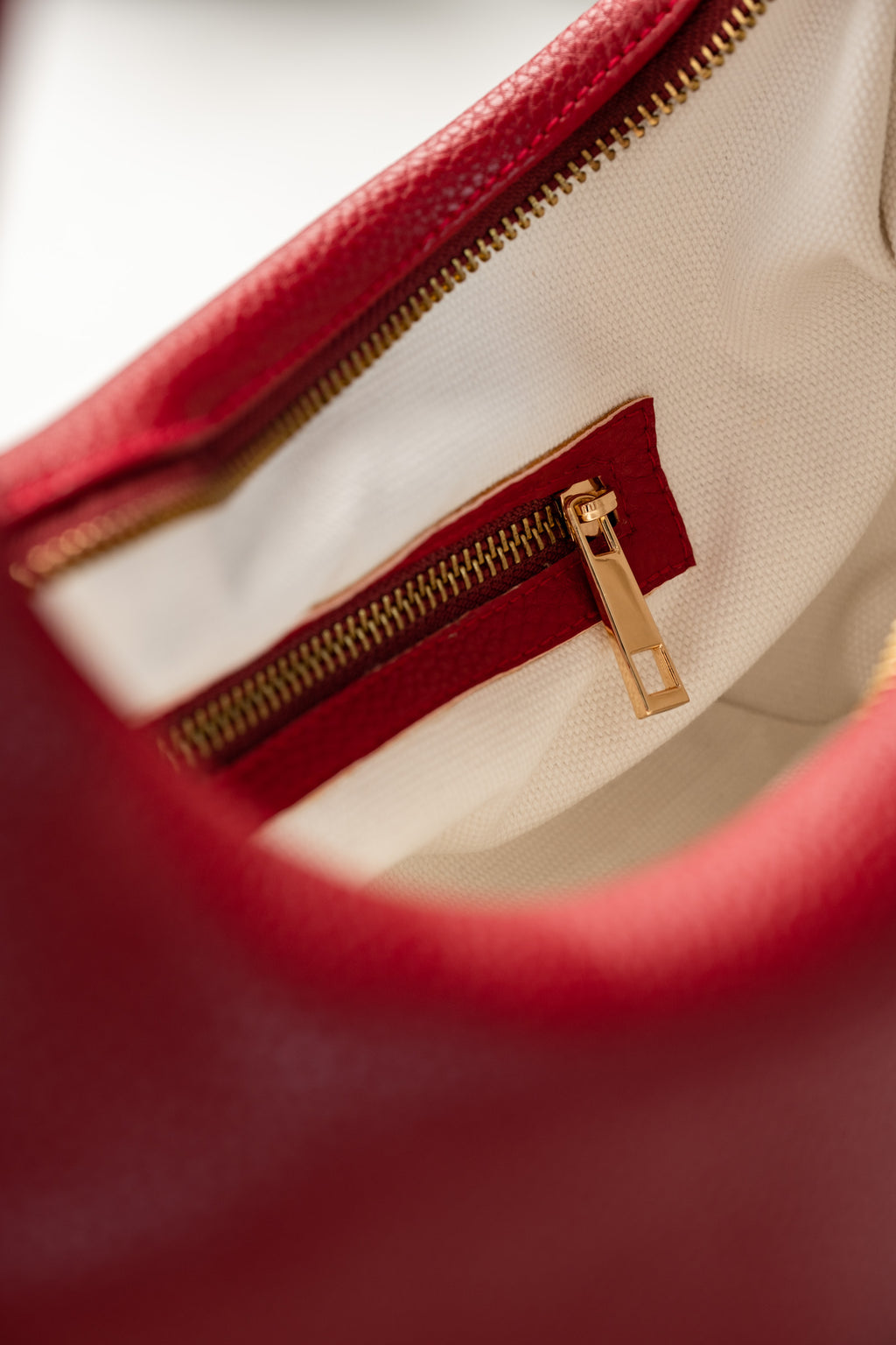 Small Hobo Bag in Chili (On Hand)