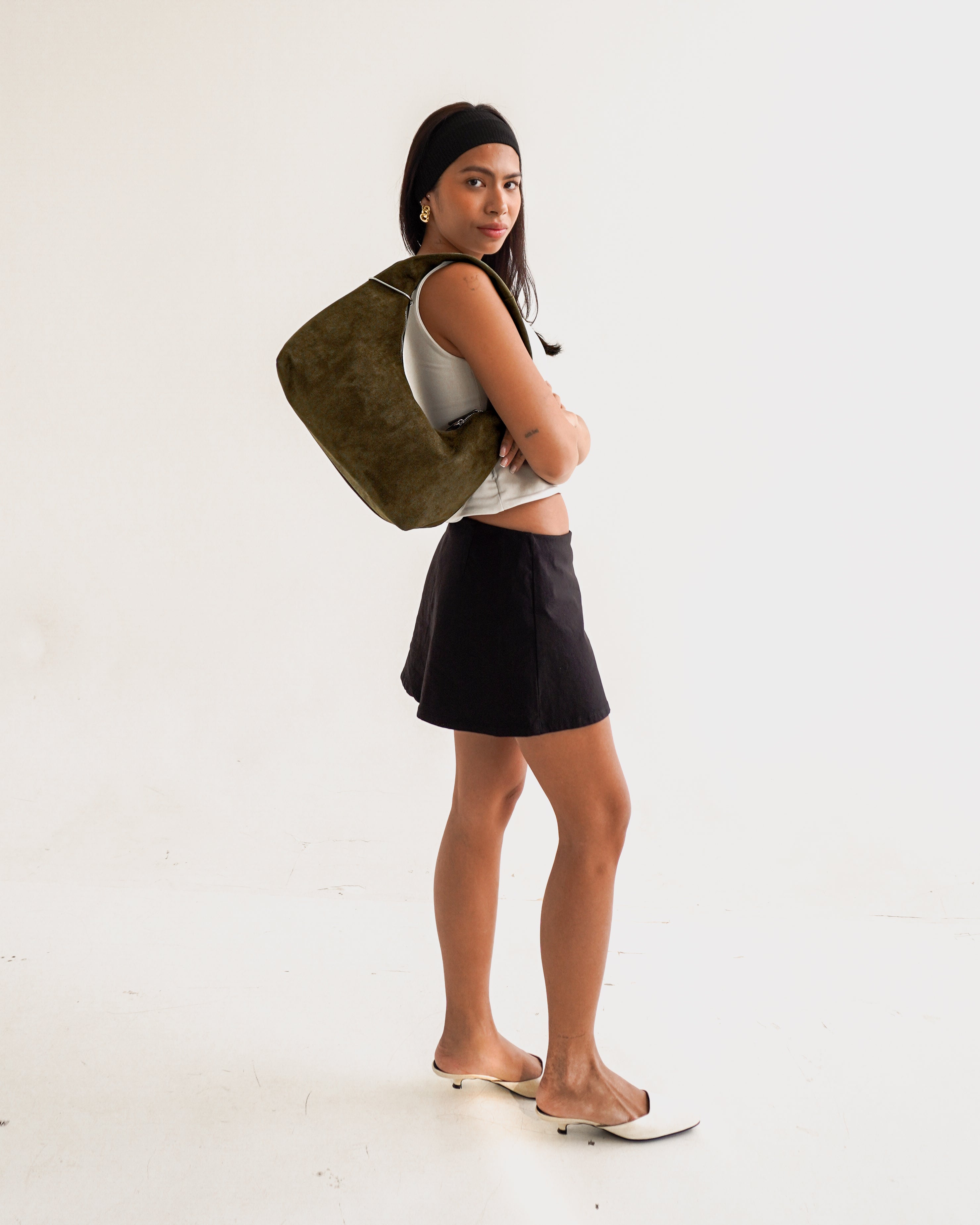 Medium Hobo Bag in Suede Moss