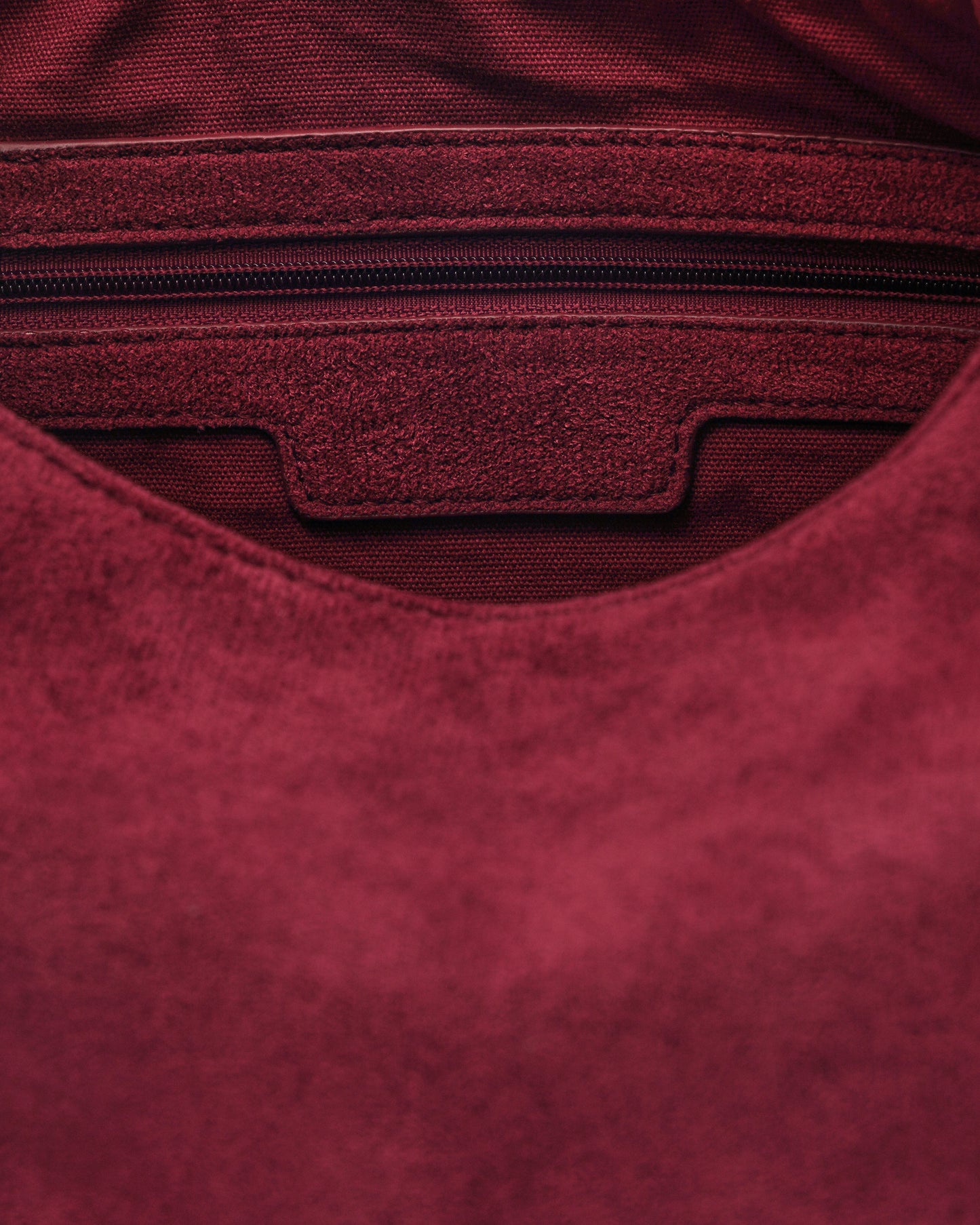 [ON HAND] Midi Hobo Bag in Suede Burgundy