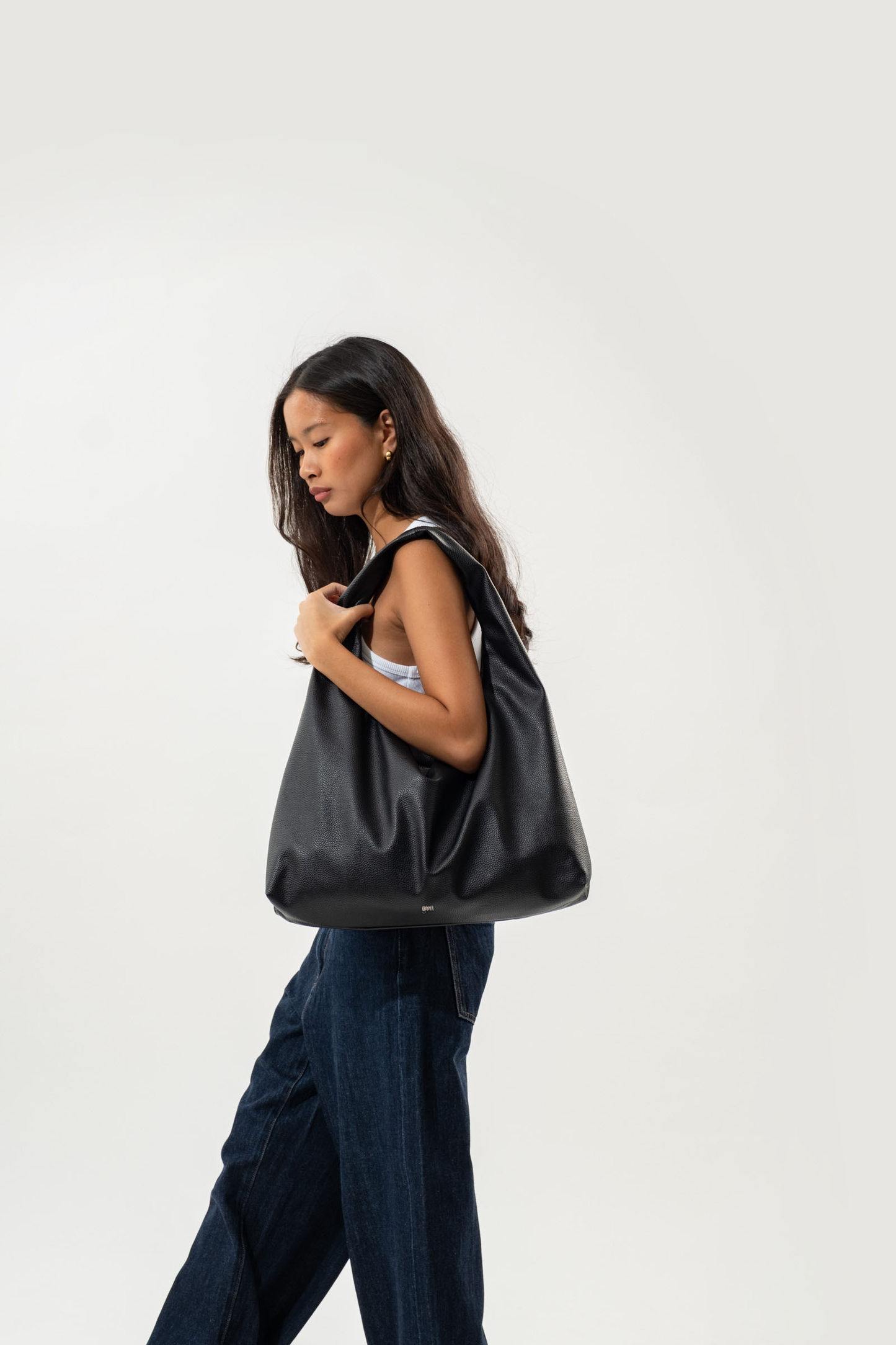 [PRE-ORDER] Large Hobo Bag in Charcoal (Heavy Pebbled)