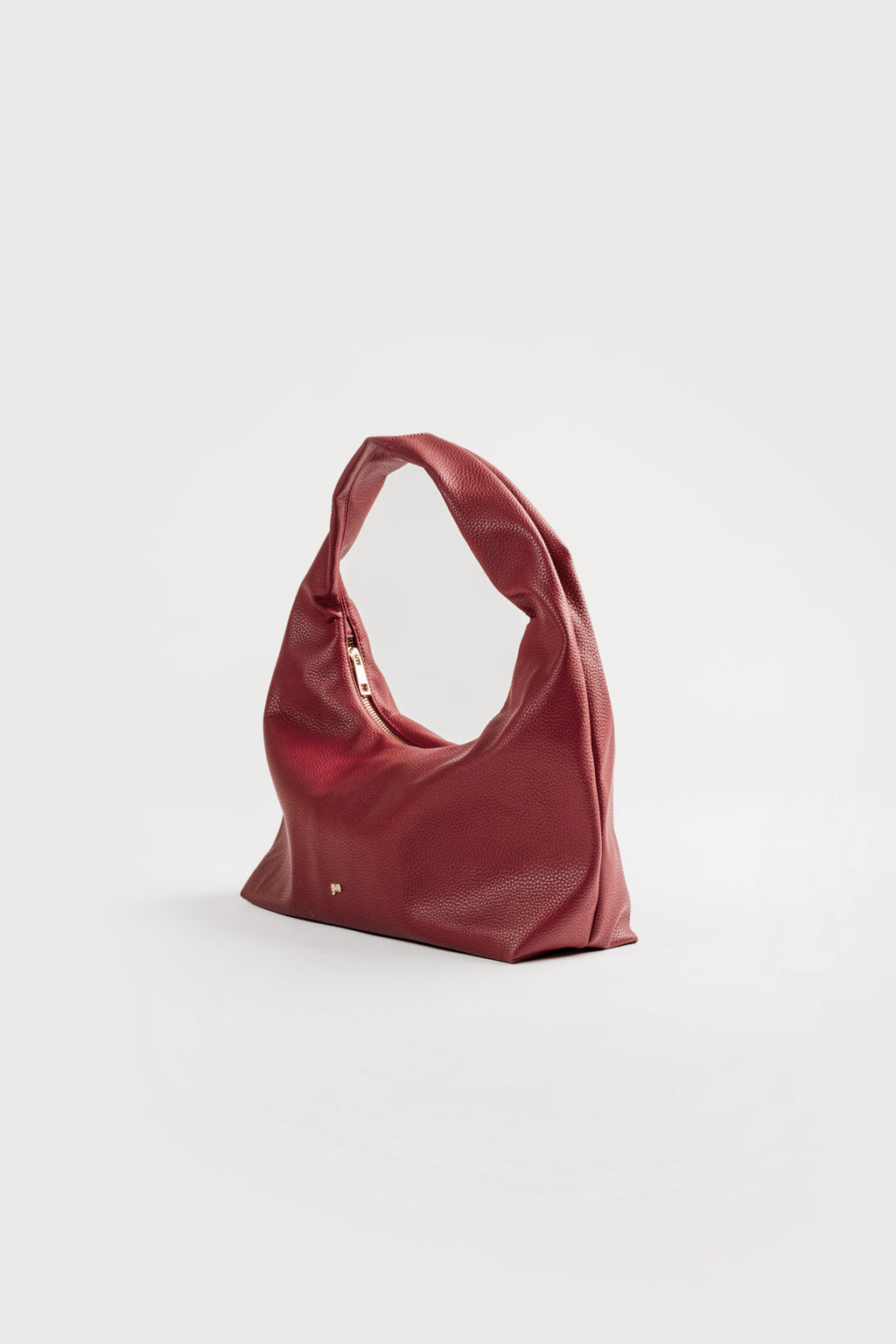 Medium Hobo Bag in Chili (Heavy Pebbled)