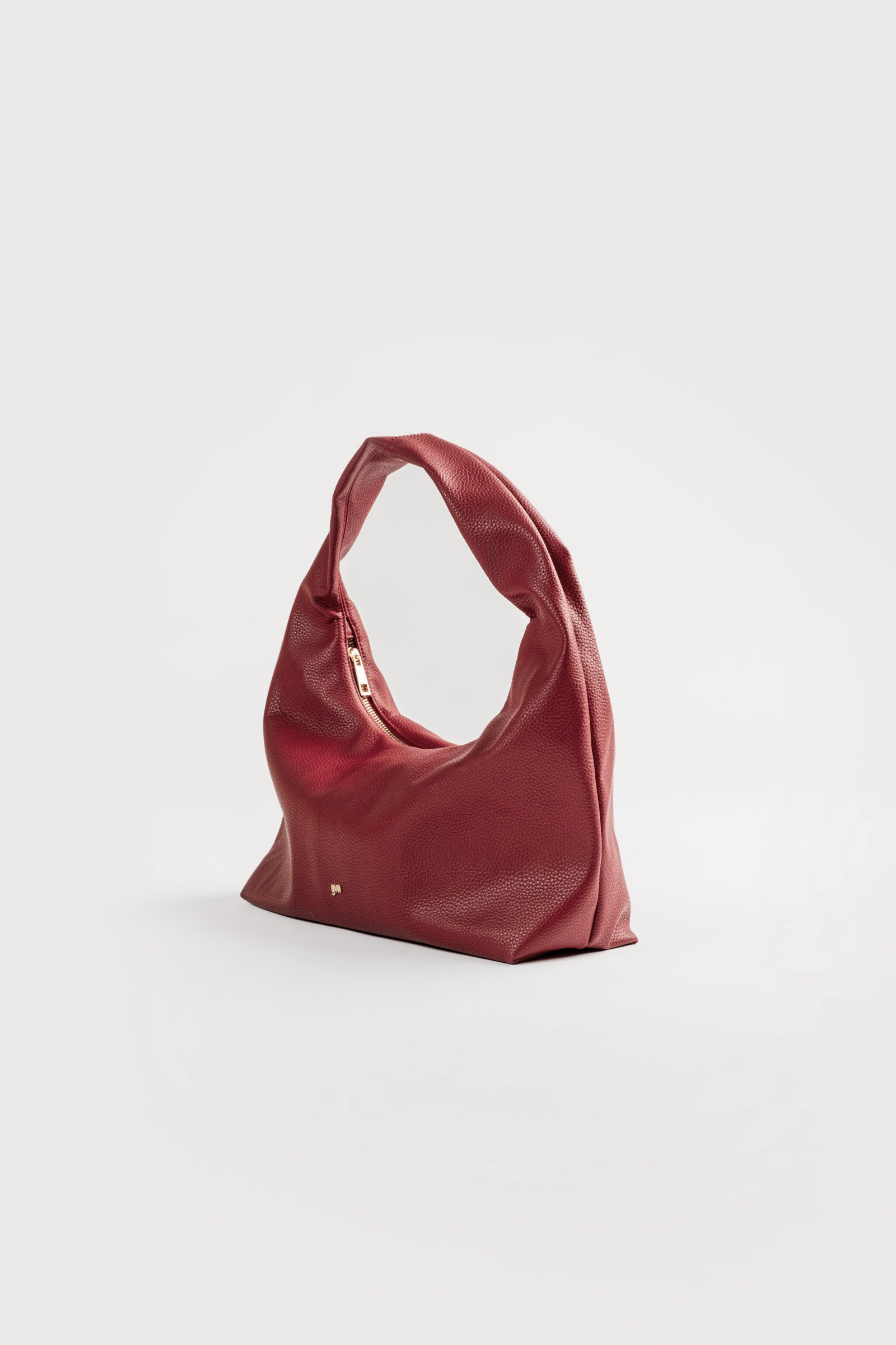 Medium Hobo Bag in Chili (Heavy Pebbled)