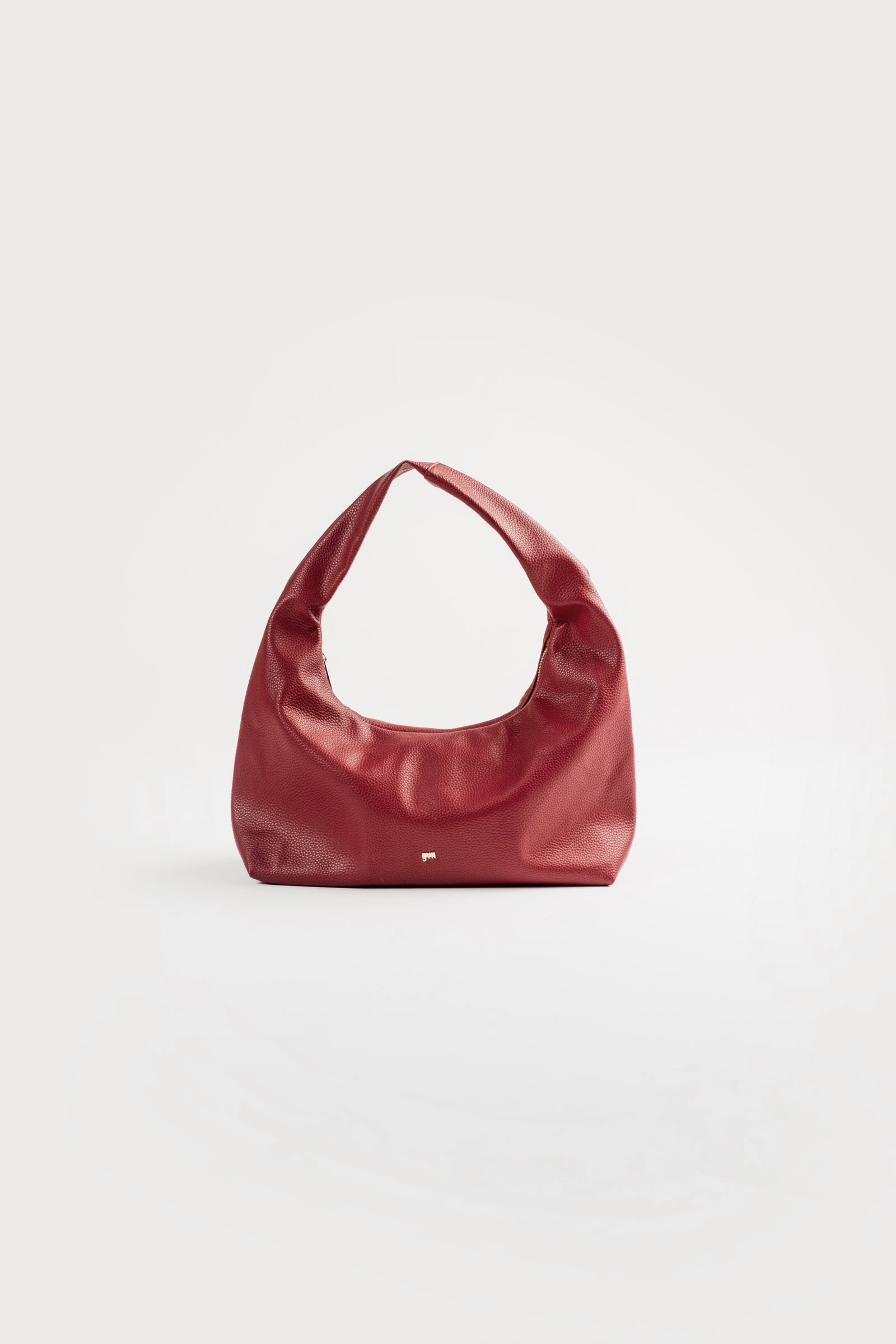 Medium Hobo Bag in Chili (Heavy Pebbled)