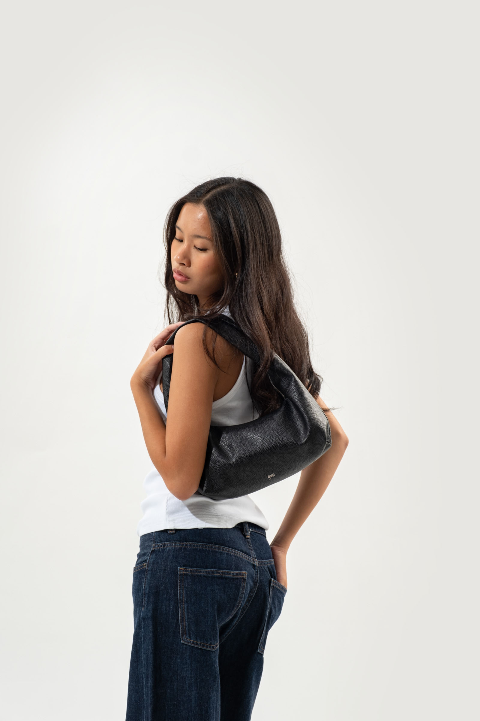 Small Hobo Bag in Charcoal (Heavy Pebbled)