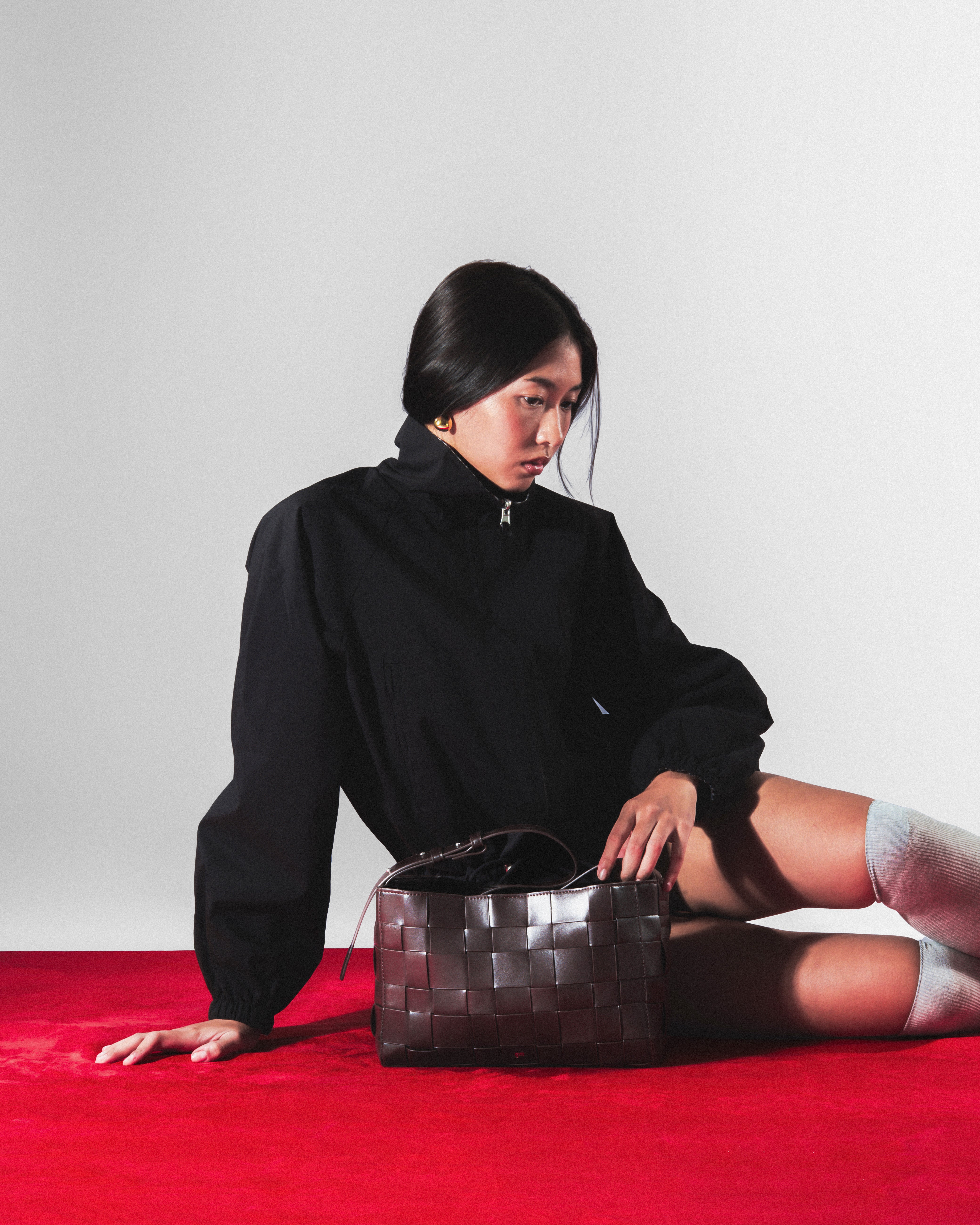 バッグ ghb567 Medium Woven Frame Bag in Espresso – GVN