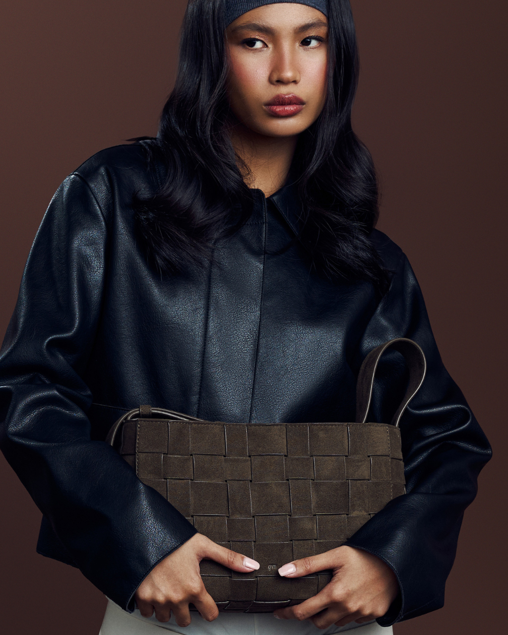 Medium Woven Frame Bag in Suede Moss