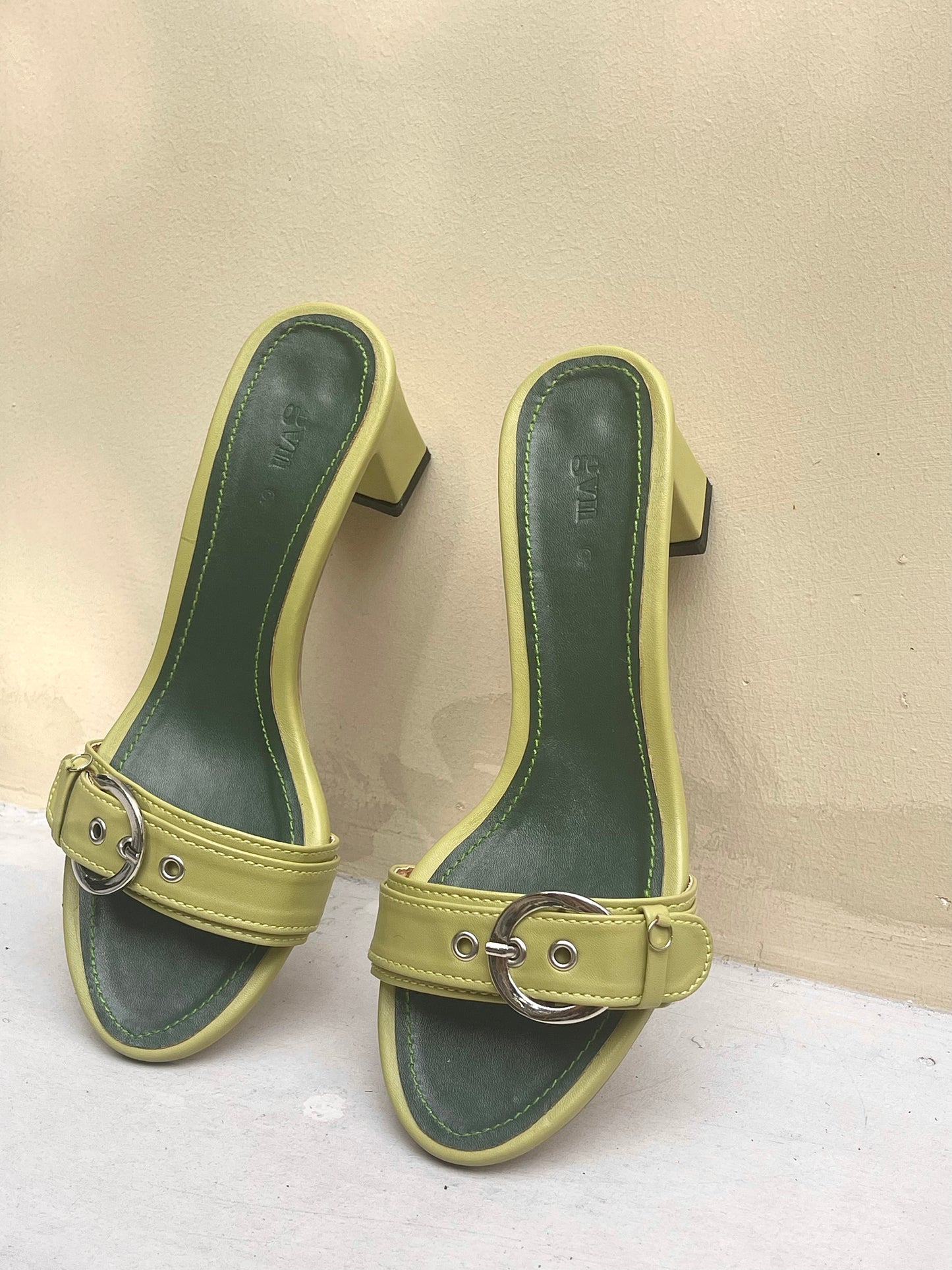 Sample 028: Rhode Heels in Pine & Lime - Size 6